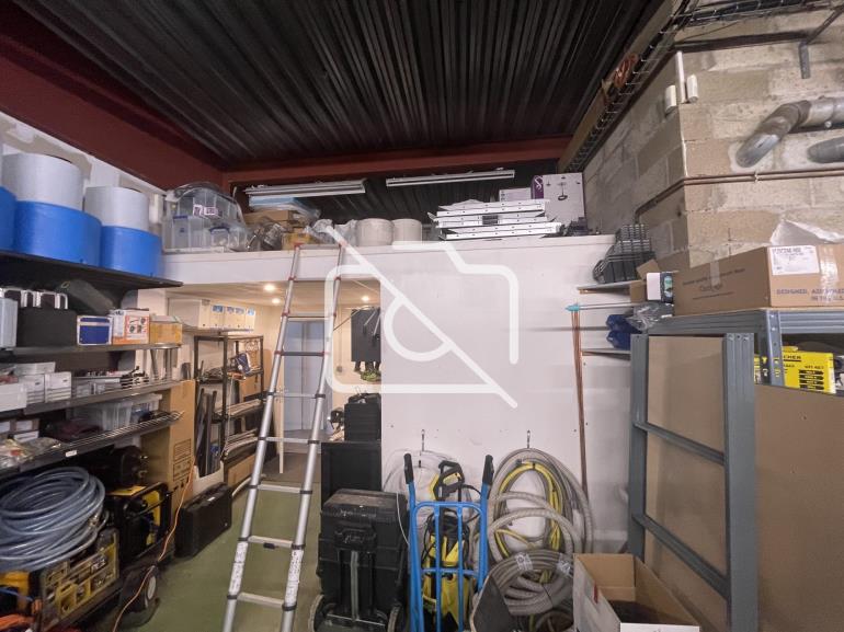 Entrepôt à vendre à Sainte-Geneviève-des-Bois - 255 m²