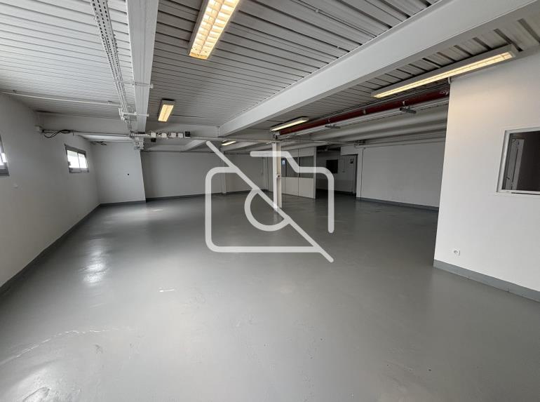Entrepôt à louer à Les Ulis - 700 m²