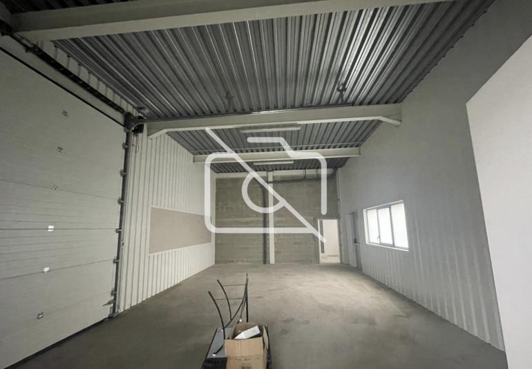 Entrepôt à louer à Les Ulis - 350 m²