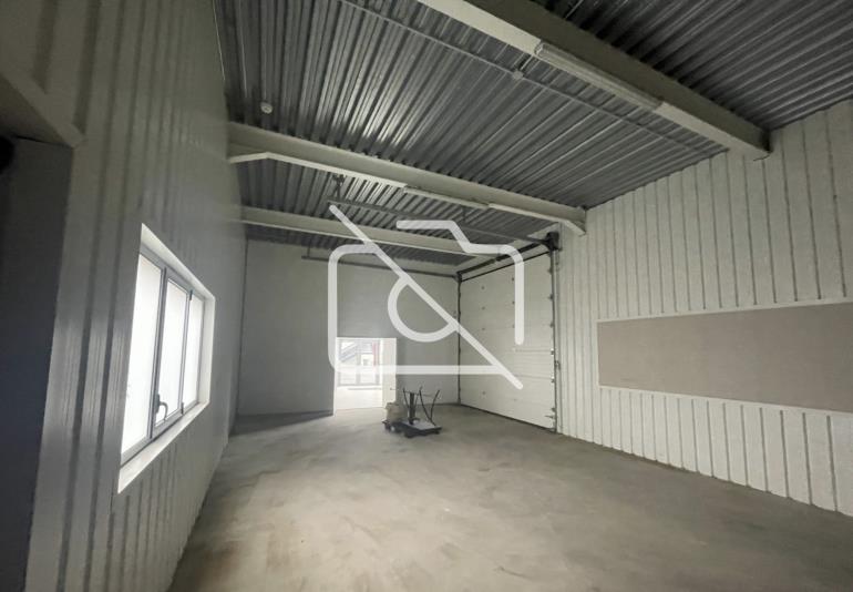 Entrepôt à louer à Les Ulis - 350 m²
