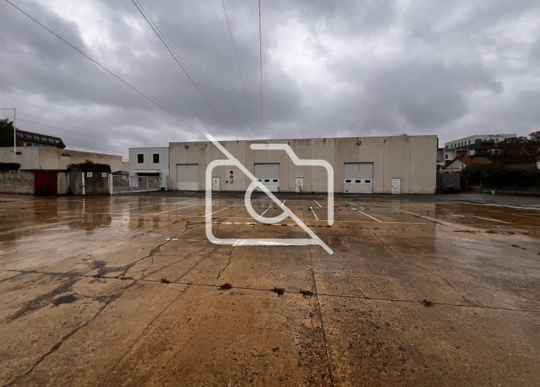 Entrepôt à louer à Vitry-sur-Seine - 1 200 m²