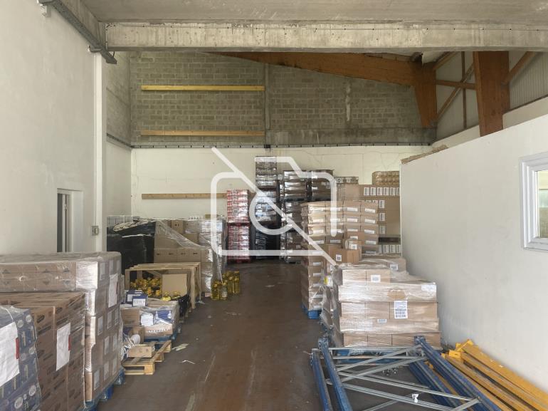 Entrepôt à vendre à Pontault-Combault - 375 m²