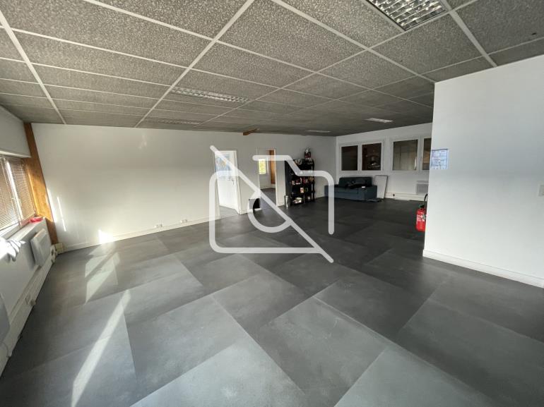 Entrepôt à vendre à Pontault-Combault - 375 m²