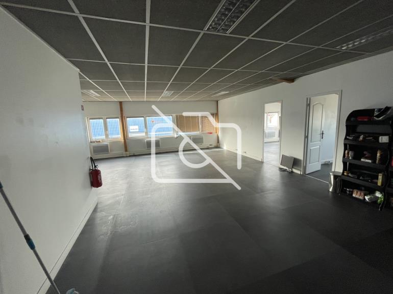 Entrepôt à vendre à Pontault-Combault - 375 m²