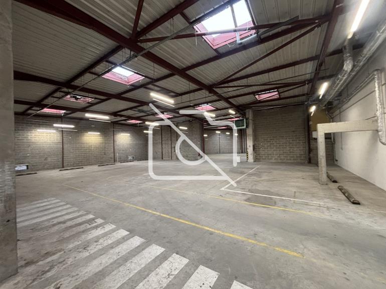 Entrepôt à louer à Neuilly-sur-Marne - 1 600 m²