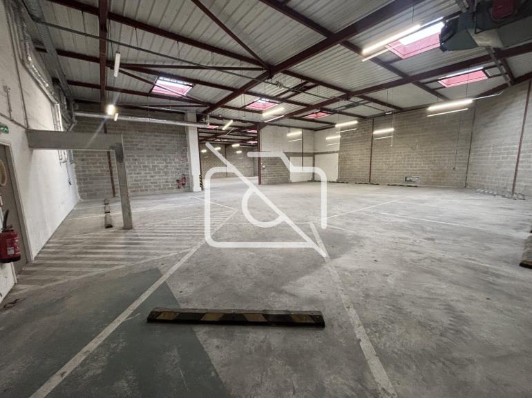 Entrepôt à louer à Neuilly-sur-Marne - 1 600 m²