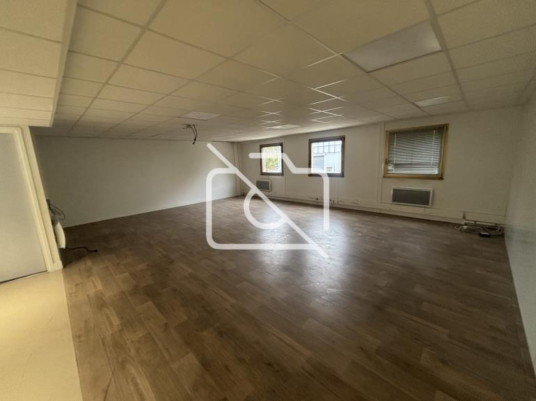 Entrepôt à louer à Neuilly-sur-Marne - 1 600 m²