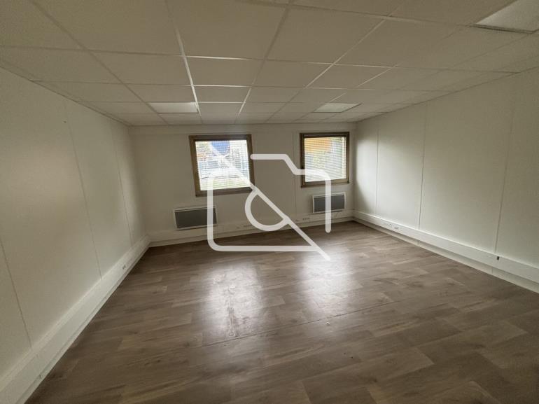 Entrepôt à louer à Neuilly-sur-Marne - 1 600 m²