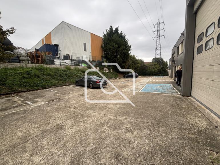 Entrepôt à louer à Neuilly-sur-Marne - 1 600 m²