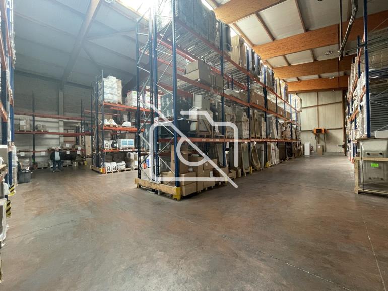 Entrepôt à vendre à Pontault-Combault - 1 657 m²