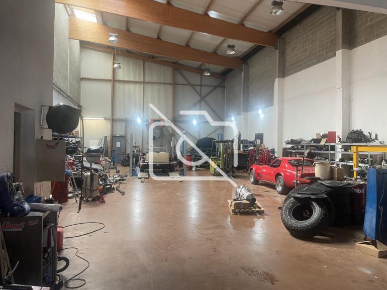 Entrepôt à vendre à Pontault-Combault - 1 657 m²