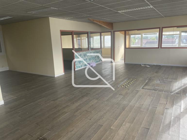 Entrepôt à vendre à Pontault-Combault - 1 657 m²