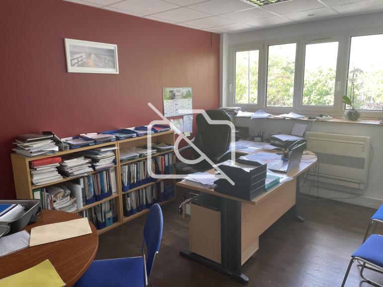 Entrepôt à vendre à Lisses - 299 m²