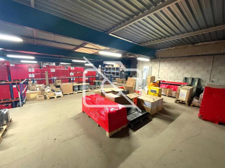 Entrepôt à vendre à Lisses - 1 220 m²