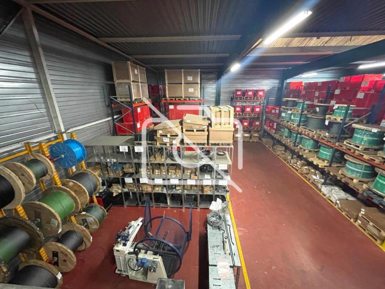 Entrepôt à vendre à Lisses - 1 220 m²