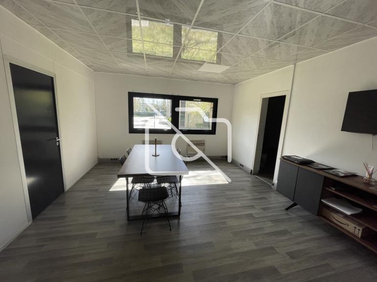 Entrepôt à vendre à Lisses - 1 220 m²