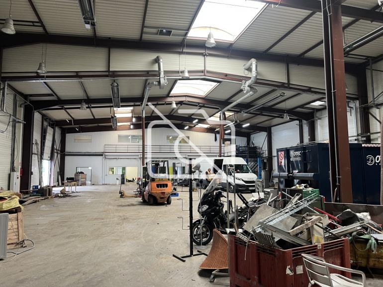 Entrepôt à vendre à Linas - 1 668 m²