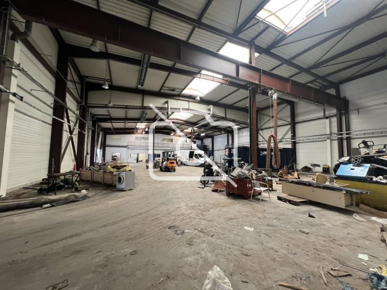 Entrepôt à vendre à Linas - 1 668 m²