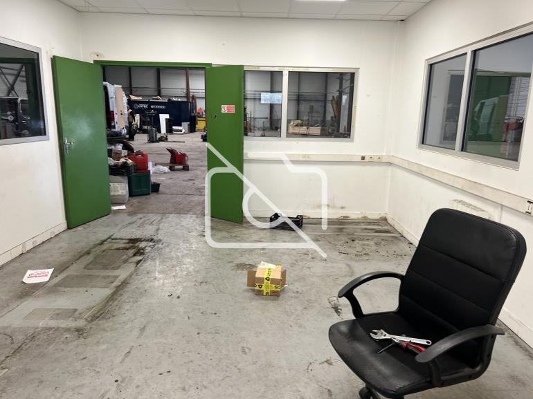 Entrepôt à vendre à Linas - 1 668 m²