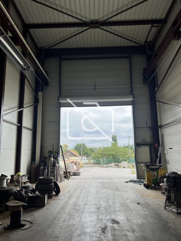 Entrepôt à vendre à Linas - 1 668 m²