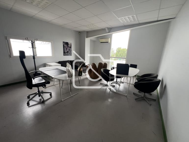 Entrepôt à vendre à Linas - 1 668 m²