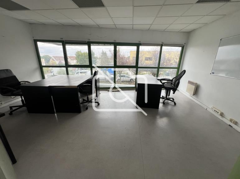 Entrepôt à vendre à Linas - 1 668 m²