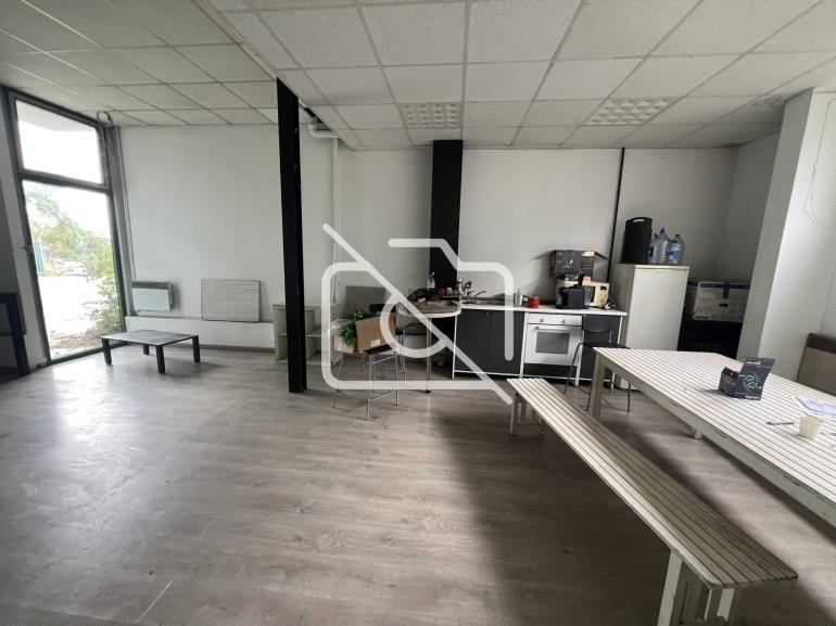 Entrepôt à vendre à Linas - 1 668 m²