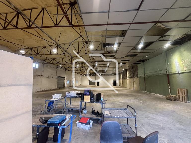 Entrepôt à louer à Bazainville - 1 000 m²