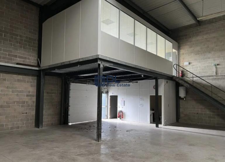 Entrepôt à louer à Le Perray-en-Yvelines - 320 m²
