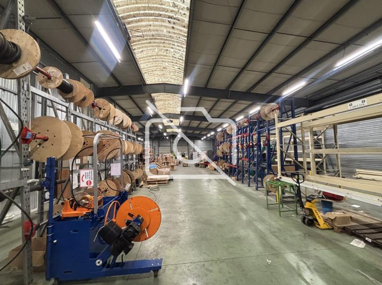 Entrepôt à louer à Trappes - 3 120 m²