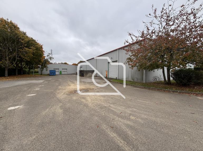 Entrepôt à louer à Trappes - 3 120 m²