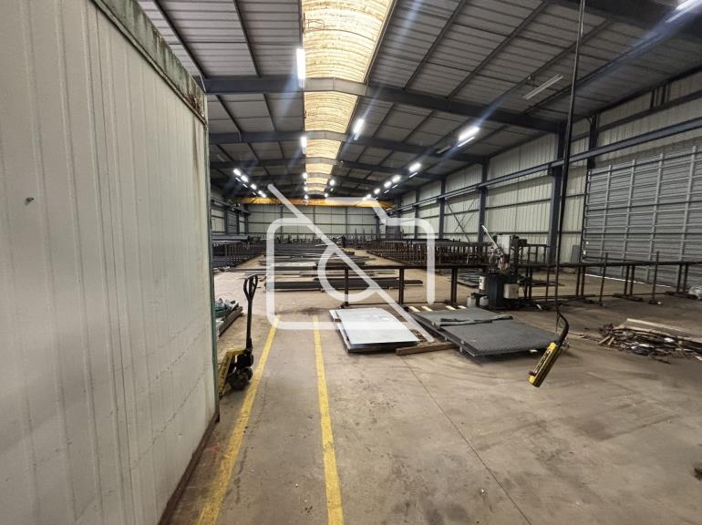 Entrepôt à louer à Trappes - 3 120 m²