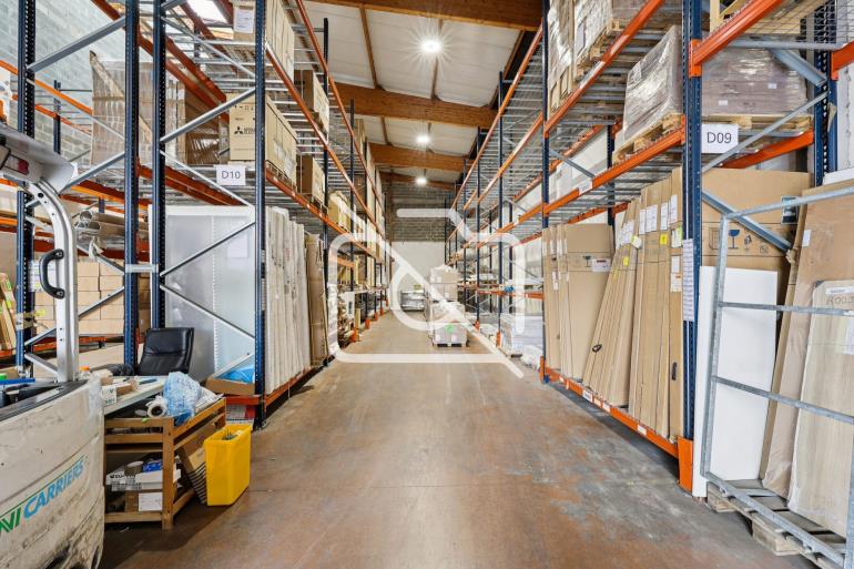 Entrepôt à vendre à Émerainville - 1 180 m²