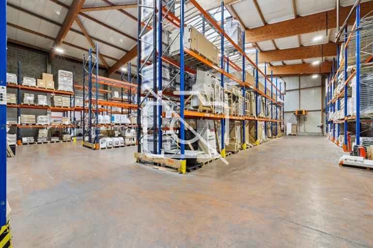 Entrepôt à vendre à Émerainville - 1 180 m²