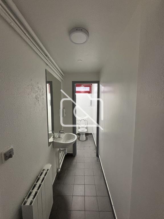 Entrepôt à louer à Élancourt - 764 m²