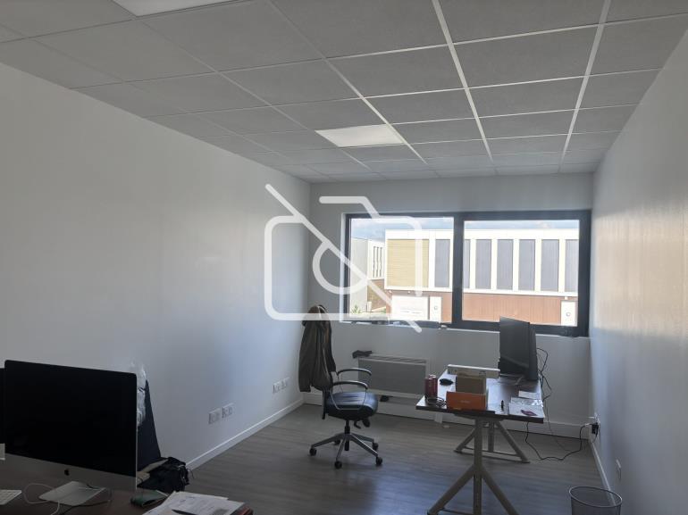 Entrepôt à louer à Bailly-Romainvilliers - 700 m²