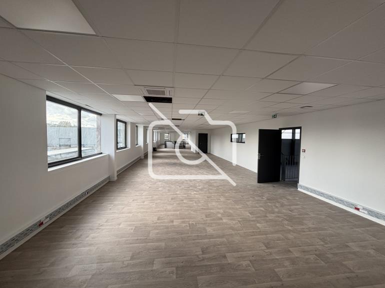 Entrepôt à louer à Torcy - 3 428 m²
