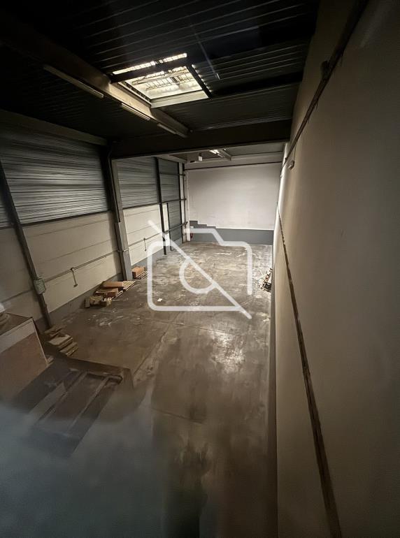Entrepôt à louer à Bois-d Arcy - 341 m²