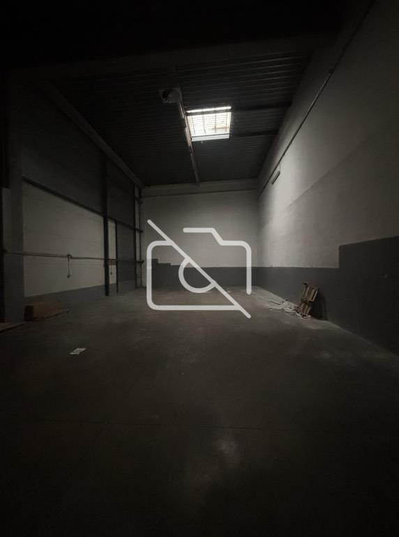 Entrepôt à louer à Bois-d Arcy - 341 m²