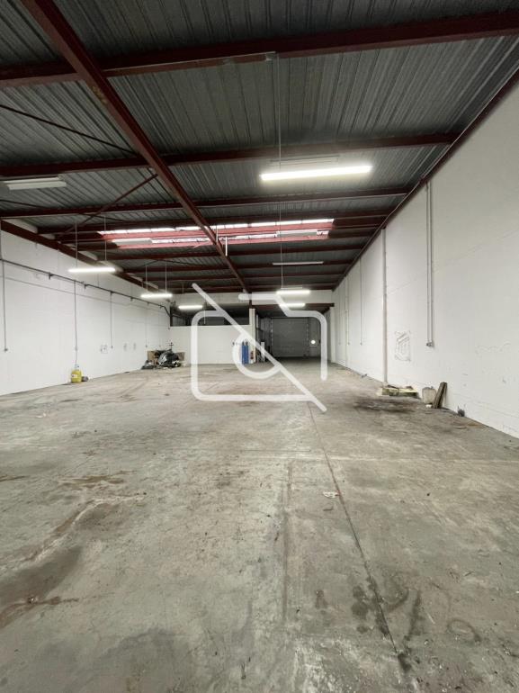 Entrepôt à louer à Buc - 592 m²