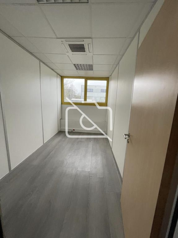 Entrepôt à louer à Buc - 592 m²