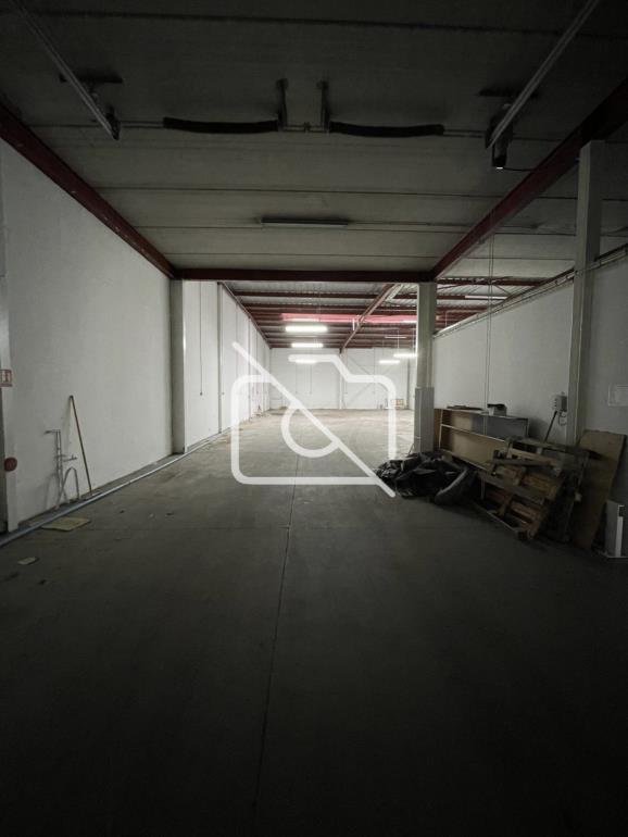 Entrepôt à louer à Buc - 592 m²