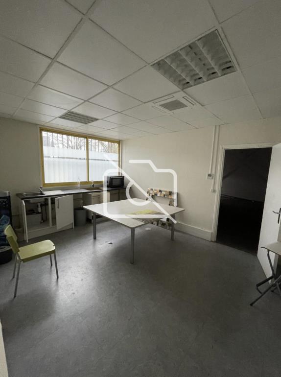 Entrepôt à louer à Buc - 592 m²