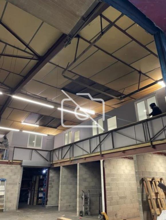 Entrepôt à louer à Stains - 350 m²