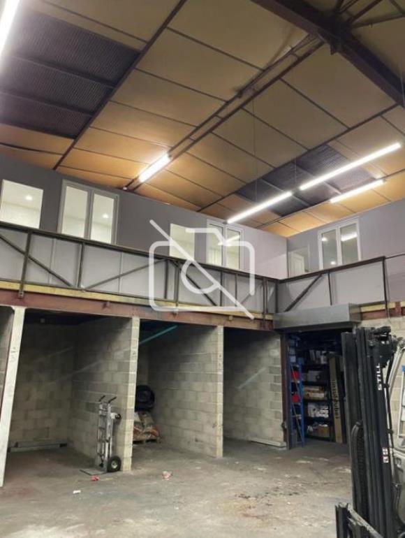 Entrepôt à louer à Stains - 350 m²