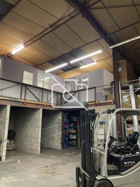 Entrepôt à louer à Stains - 350 m²
