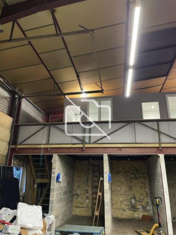 Entrepôt à louer à Stains - 350 m²