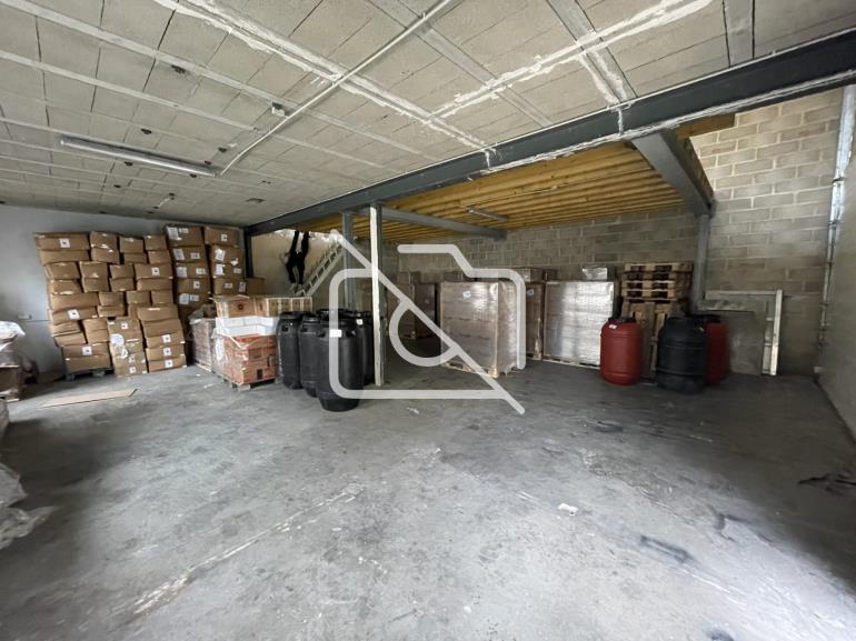 Entrepôt à louer à Stains - 180 m²