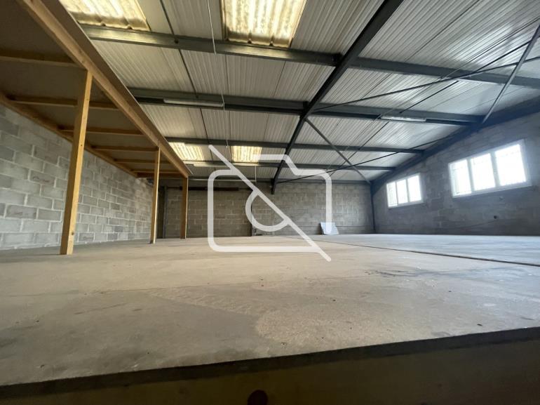Entrepôt à louer à Stains - 180 m²