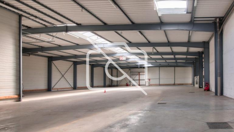 Entrepôt à louer à Tremblay-en-France - 3 384 m²